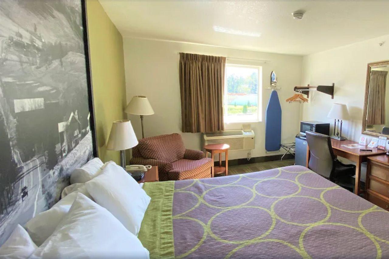 Super 8 By Wyndham Pittsburgh/Monroeville Exterior photo