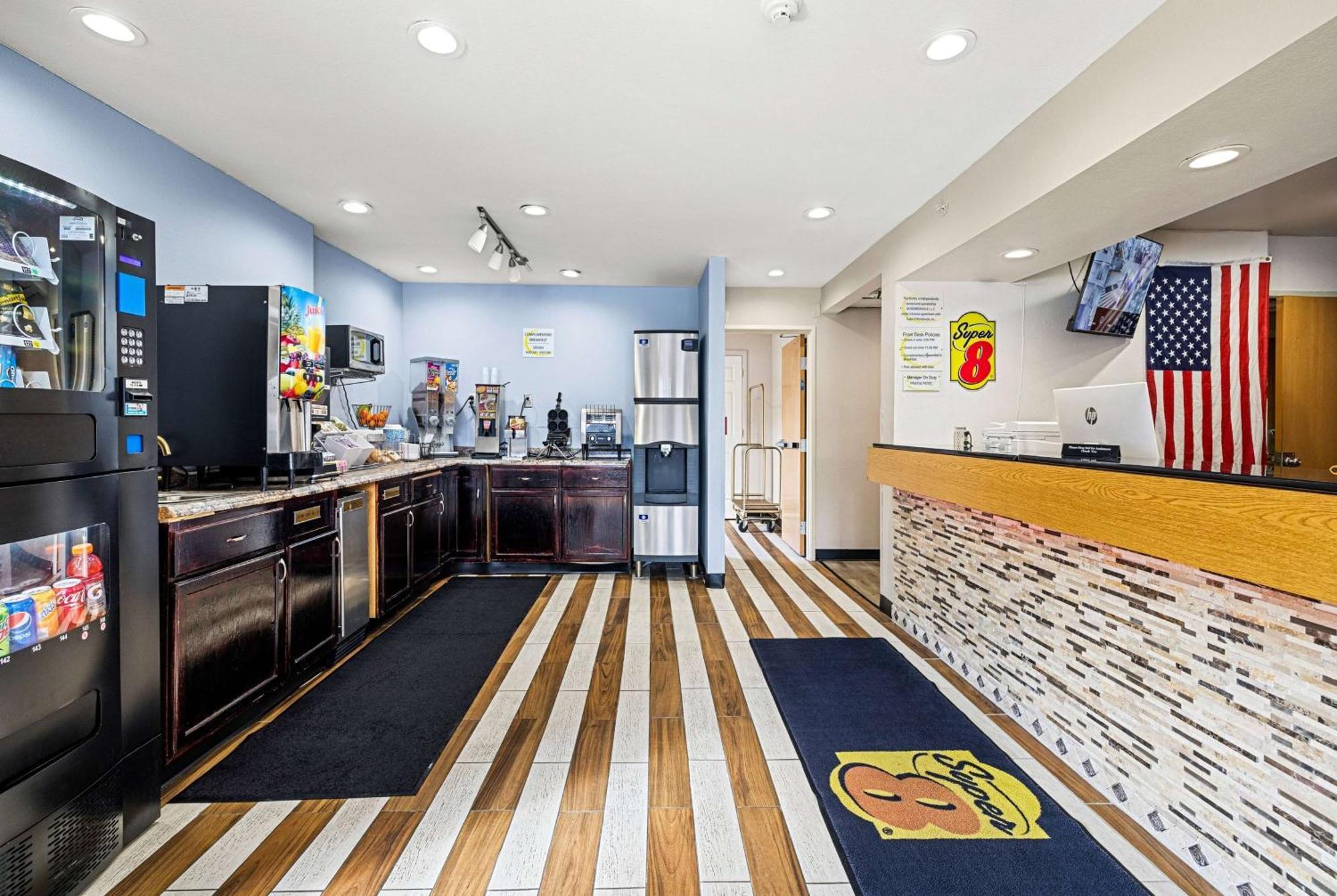 Super 8 By Wyndham Pittsburgh/Monroeville Exterior photo