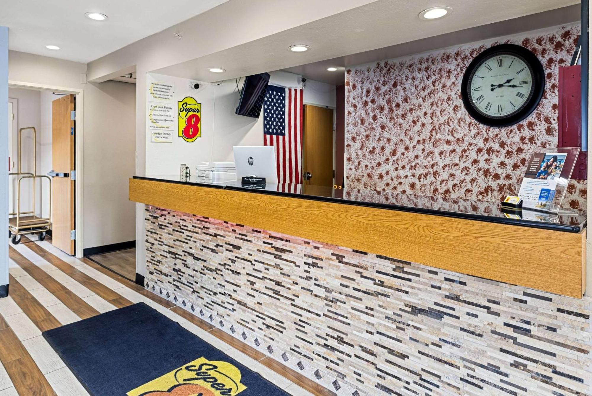 Super 8 By Wyndham Pittsburgh/Monroeville Exterior photo